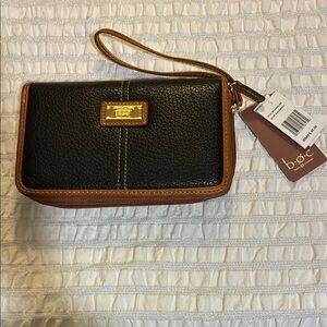 NWT- b.o.c. Black and Tan Wristlet